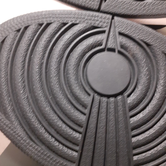 Sold jordan 1 mid - Picture 10 of 11